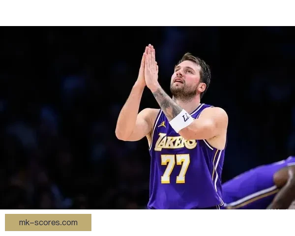 东契奇腿筋拉伤真因揭晓 湖人将帅回应伤病 詹姆斯强调健康是最重要财富